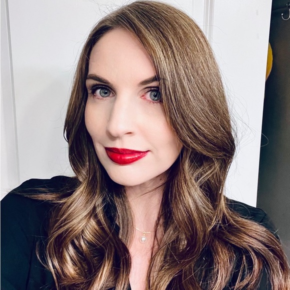 Meet your Posher, Kristen - Picture 2 of 2